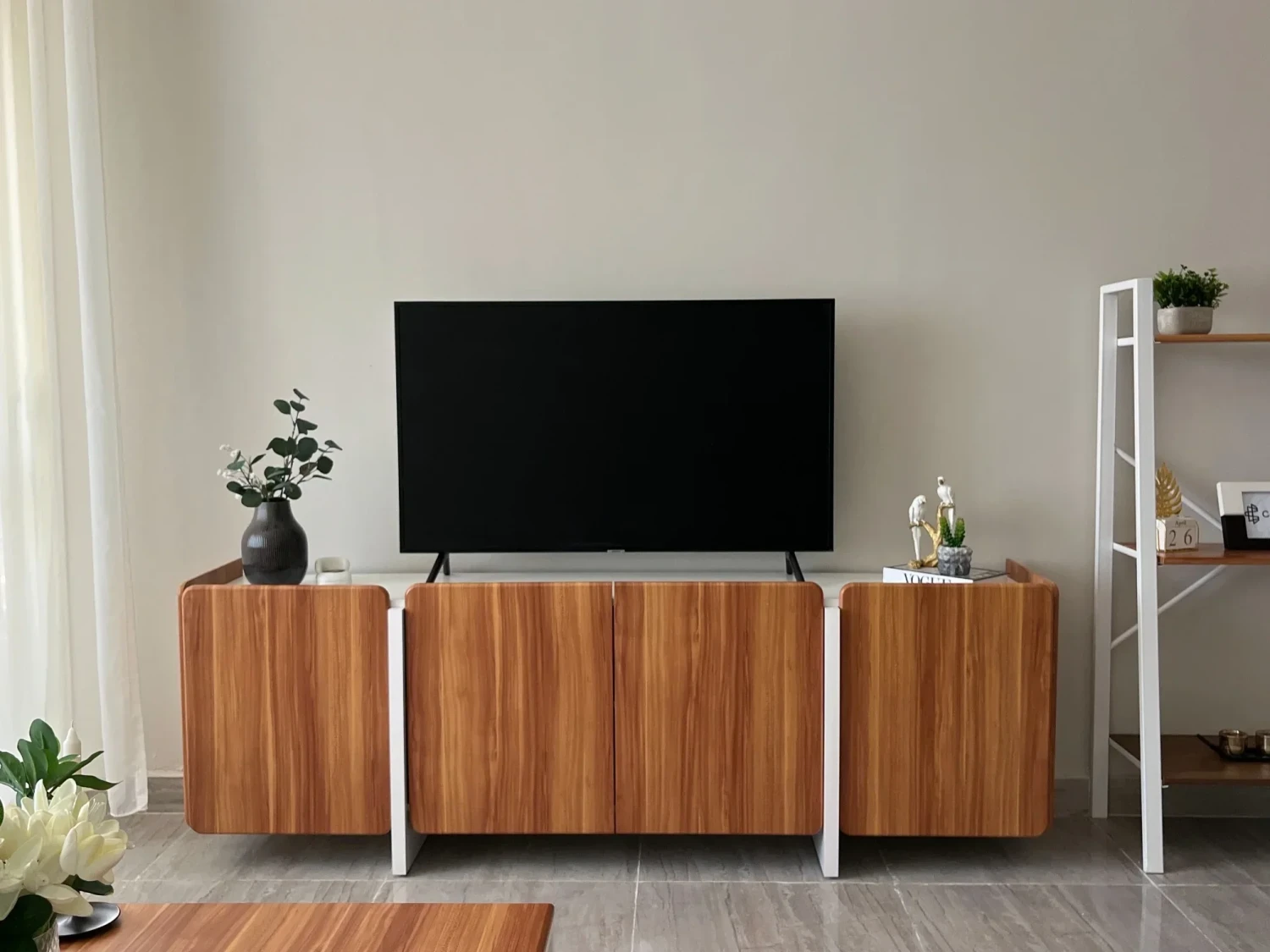 TV TABLEE